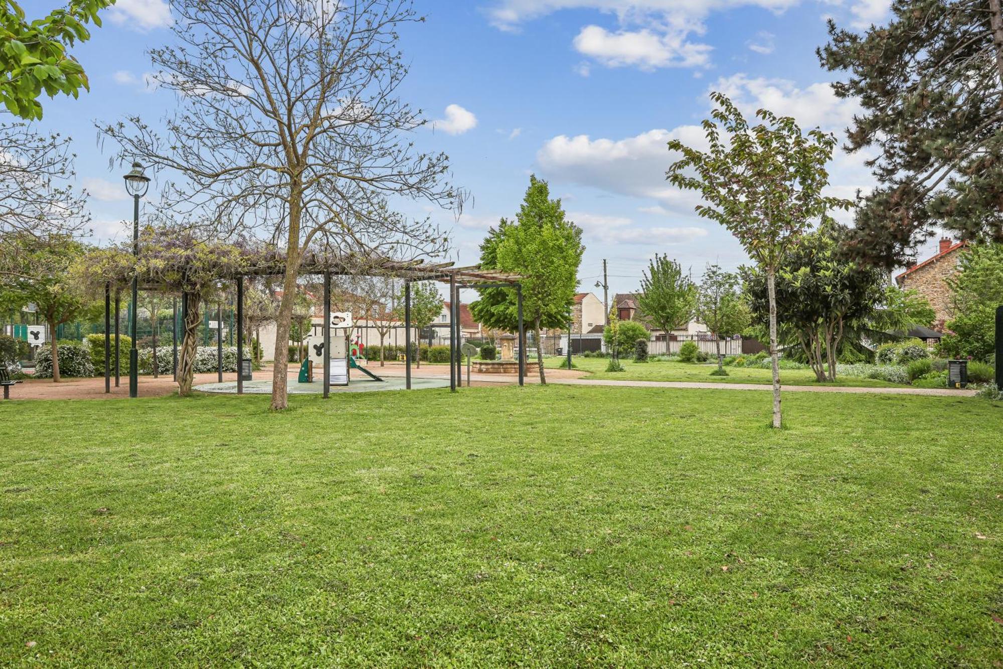 Comfortable Studio Dowtown Corbeil-Essonnes Bagian luar foto